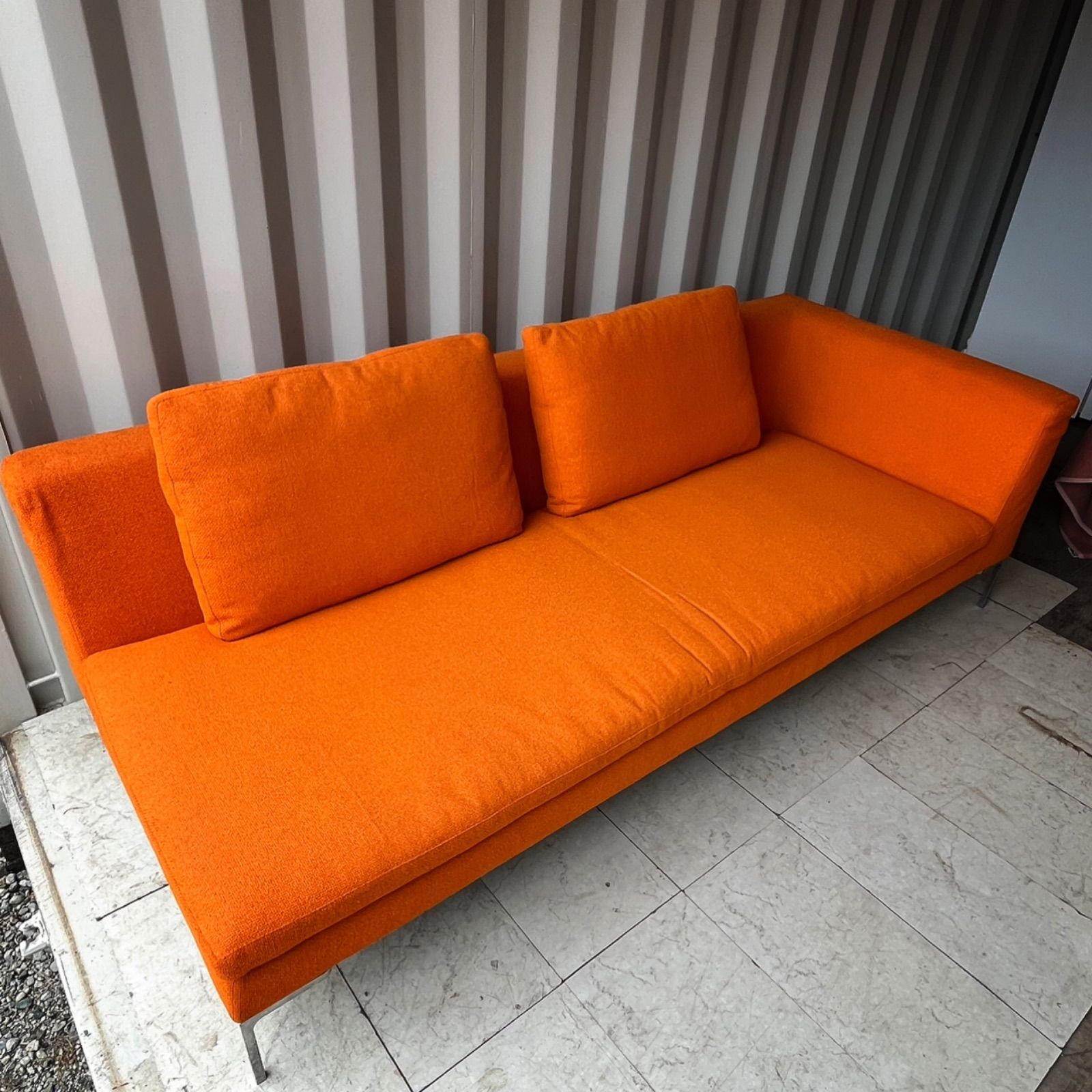 取付無料！b&bイタリア チャールズ オレンジファブリック右アームソファ✨ 取付無料！b&bイタリア チャールズ オレンジファブリック右