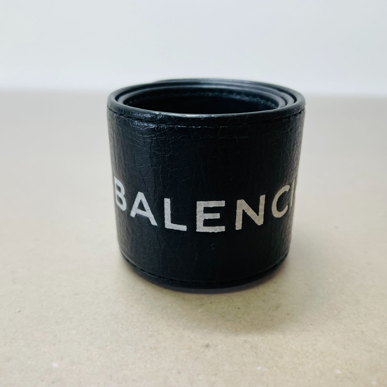 BALENCIAGA ブラック レザーバングル ブレスレット C2598 60サイズ発送