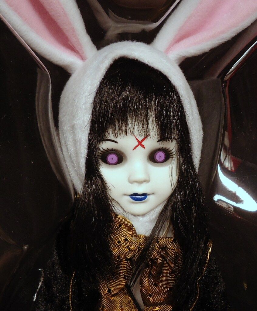 メズコ リビングデッドドールズ イン ワンダーランド Eggzorcist as the White Rabbit