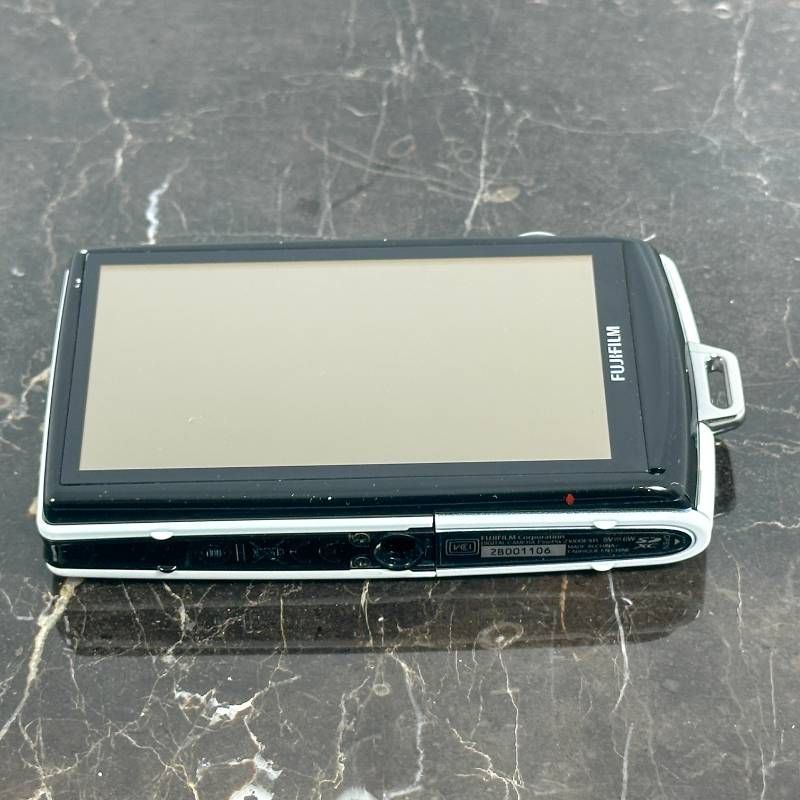 fujifilm finepix Z1000 EXR ホワイト　箱あり Amazon | FUJIFILM デジタルカメラ FinePix Z1000EXR 光学5倍 ホワイト