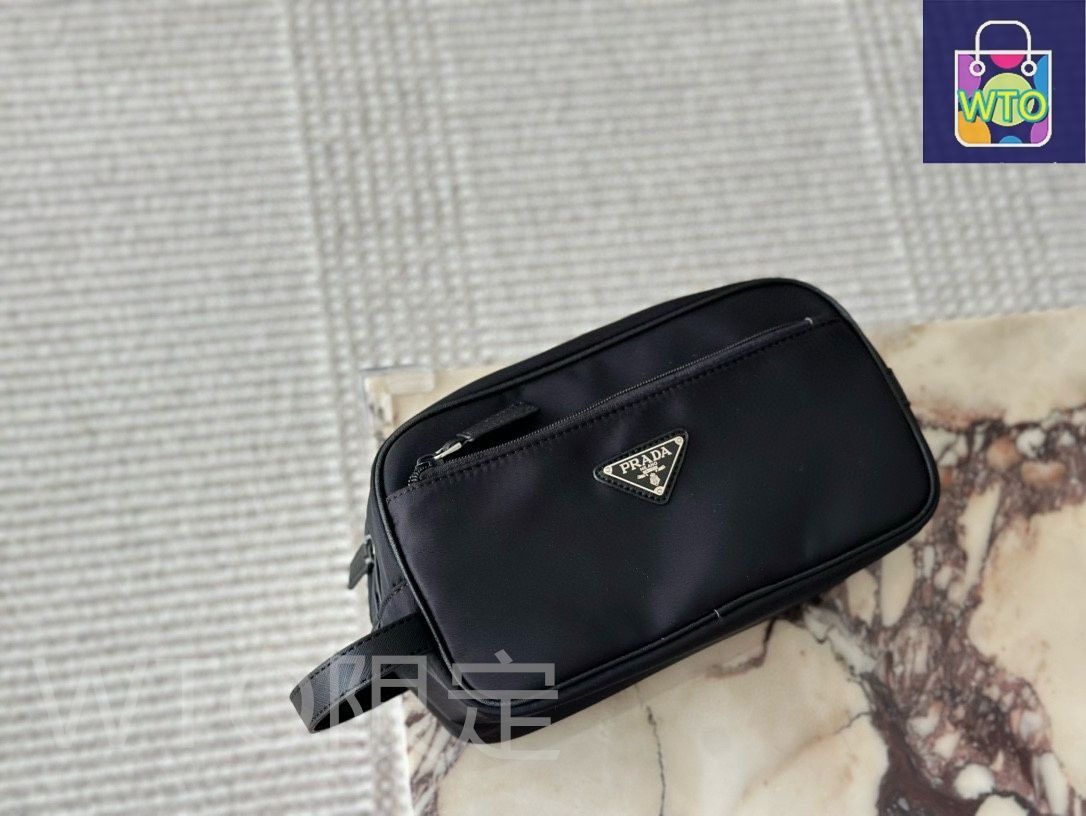 今日特価】Prada Nylon Cosmetic Pouch プラダ ナイロン コスメ