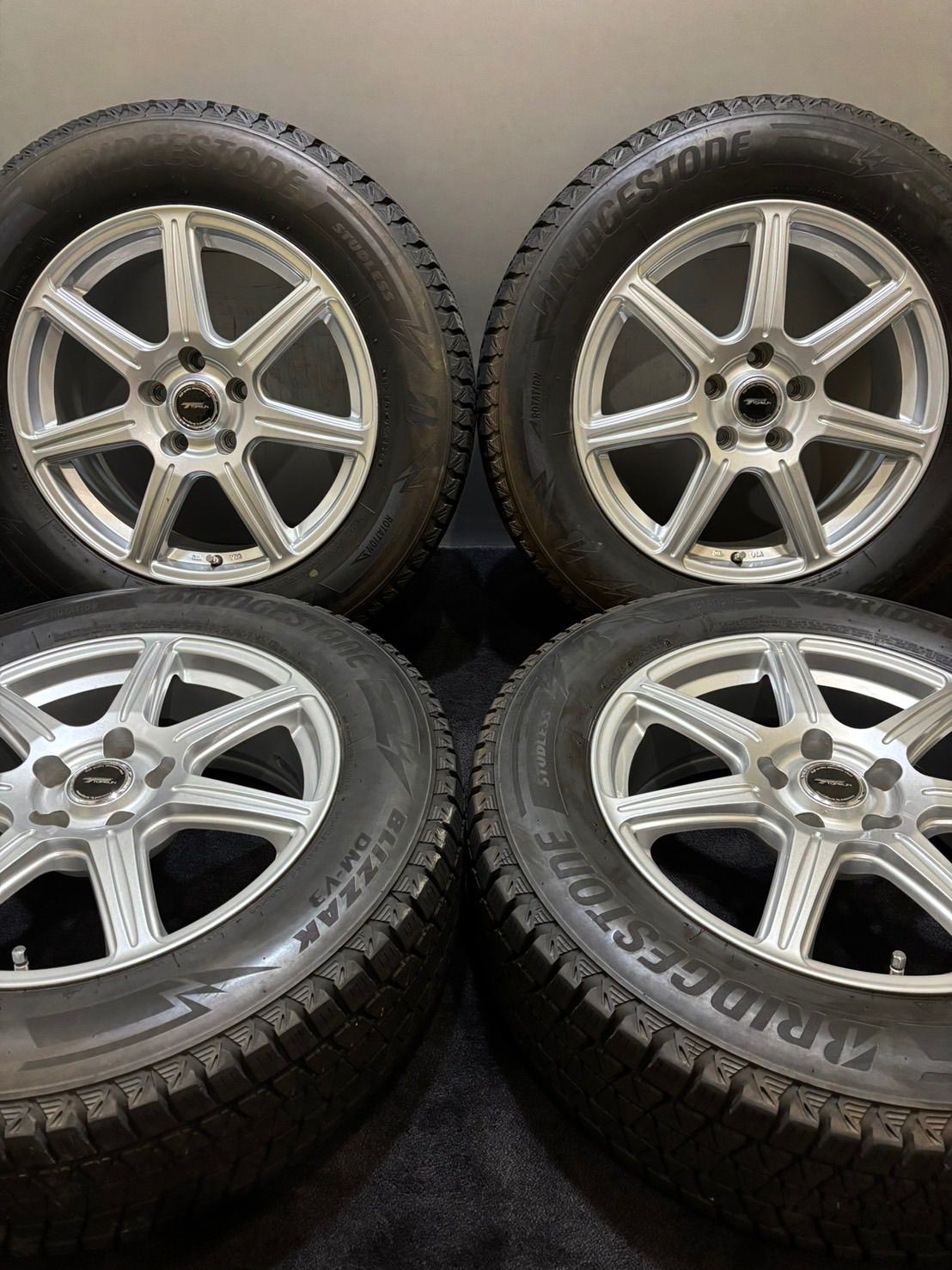 225|65R17 BRIDGESTONE|DM-V3 22年製 TOPRUN 17インチ 7J 38 114.3 5H スタッドレス 4本 ハリアー RAV4 南8-J206