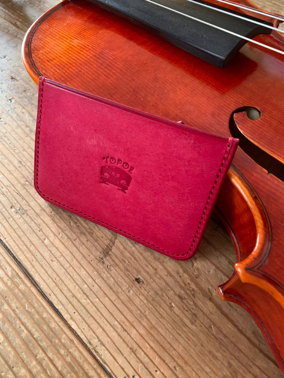 手縫いで創った革のパスケース Voxvespera