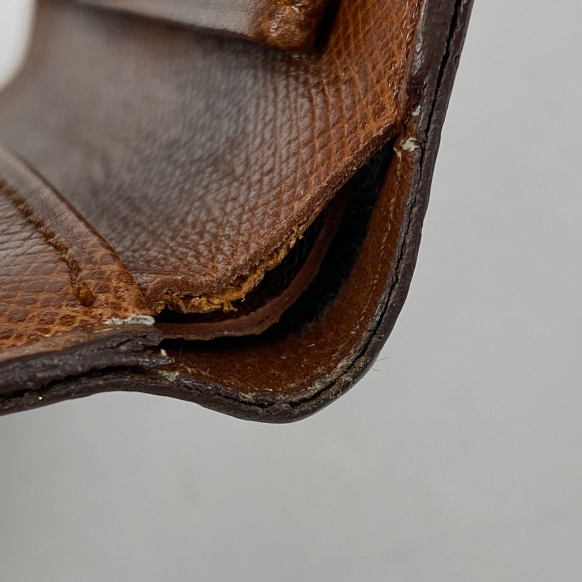 ルイヴィトン モノグラム 二つ折り財布 M61665 ブラウン（【楽天市場  