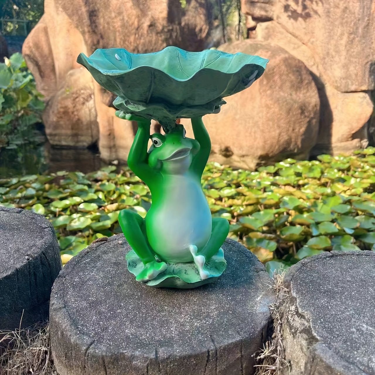 バードフィーダー 小鳥 野鳥 用 給餌器 餌箱 餌台えさ置き カエルの置物 かえる 小鳥 餌入れ 鳥 ガーデンオブジェ インテリア ガーデニング ペット食器 野鳥観察 オブジェ バード用品 インテリア雑貨 プレゼント 贈り物