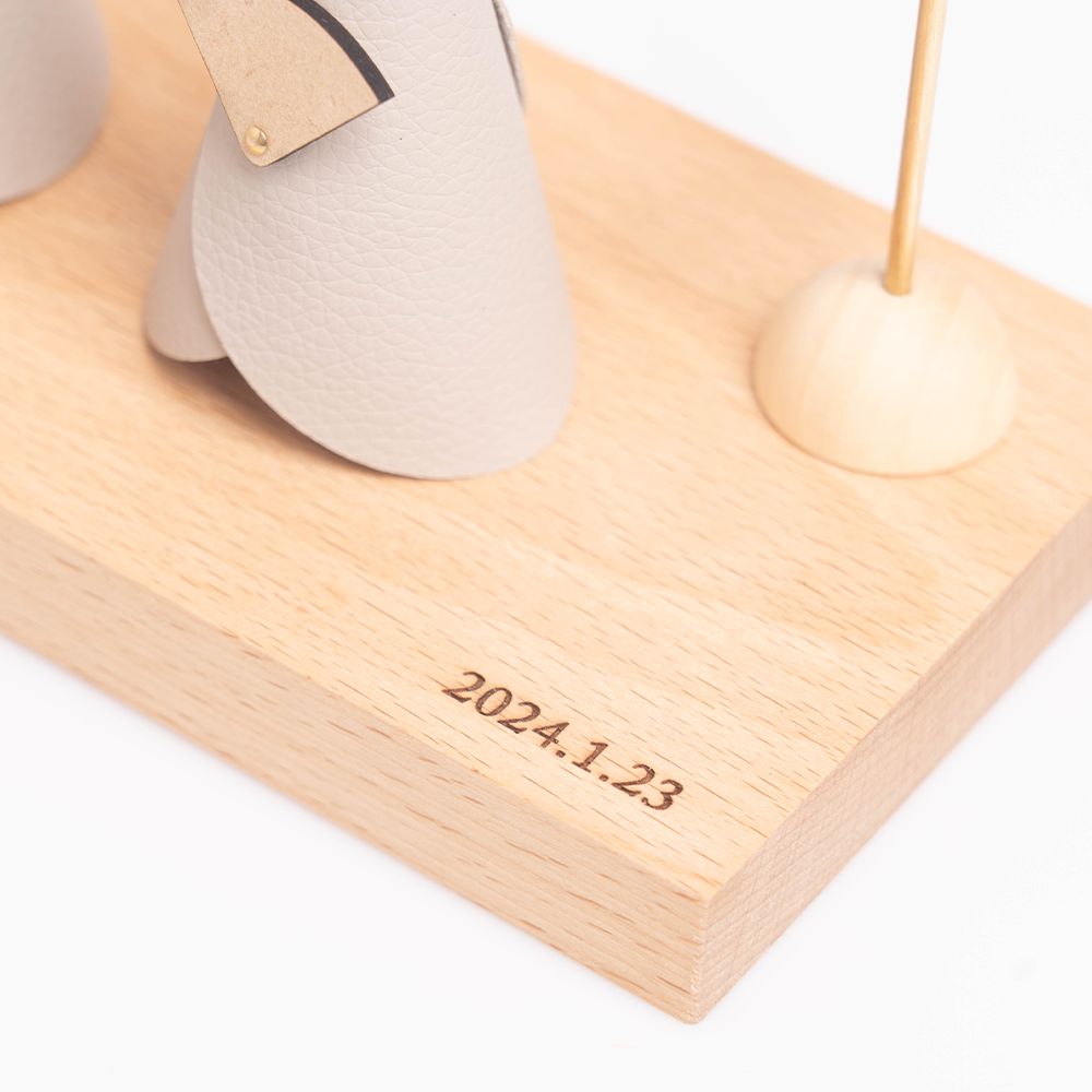 木の温もりを感じるモダンな雛人形 名入れ