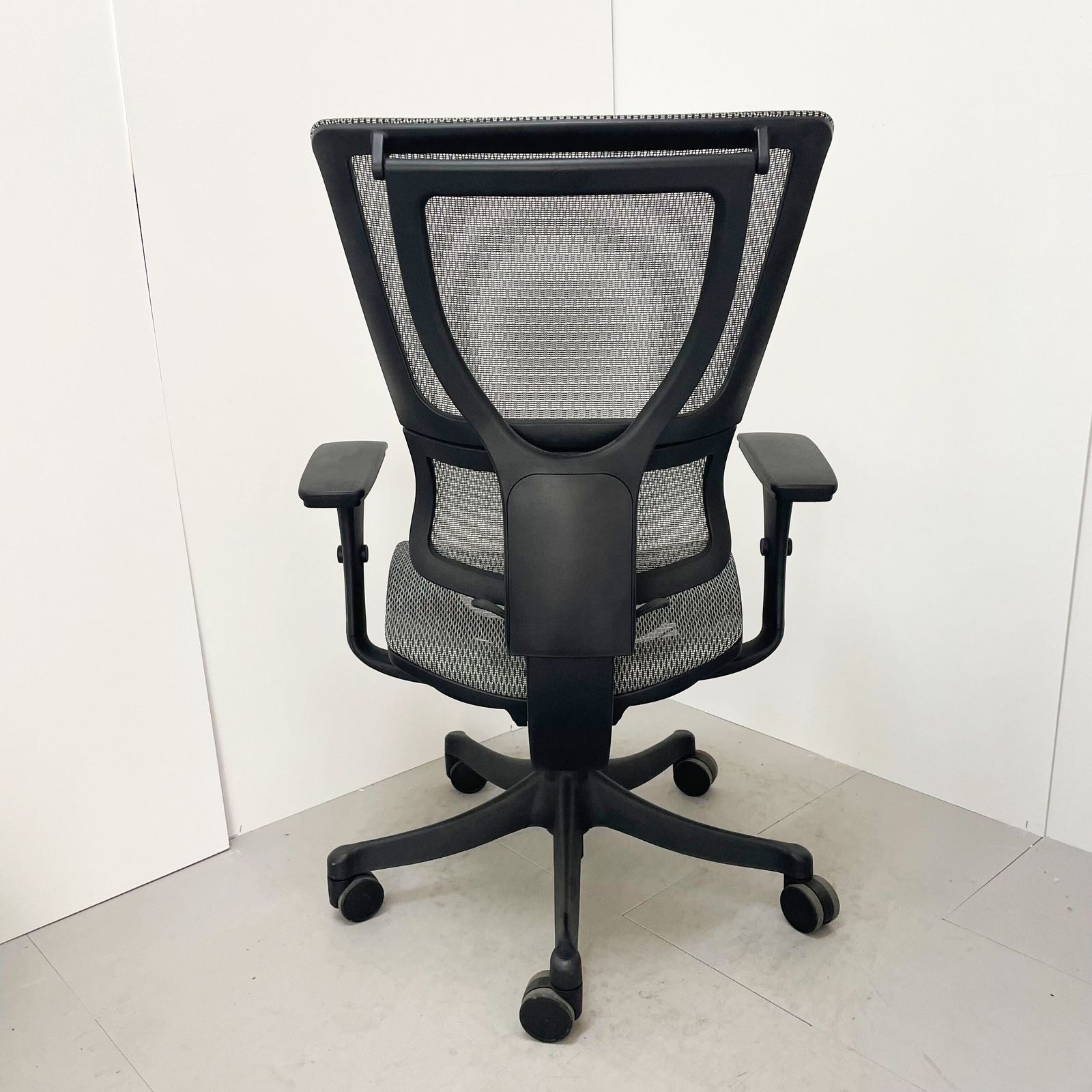 Ergohuman smart（エルゴヒューマン スマート/アームレスト付 黒 楽天