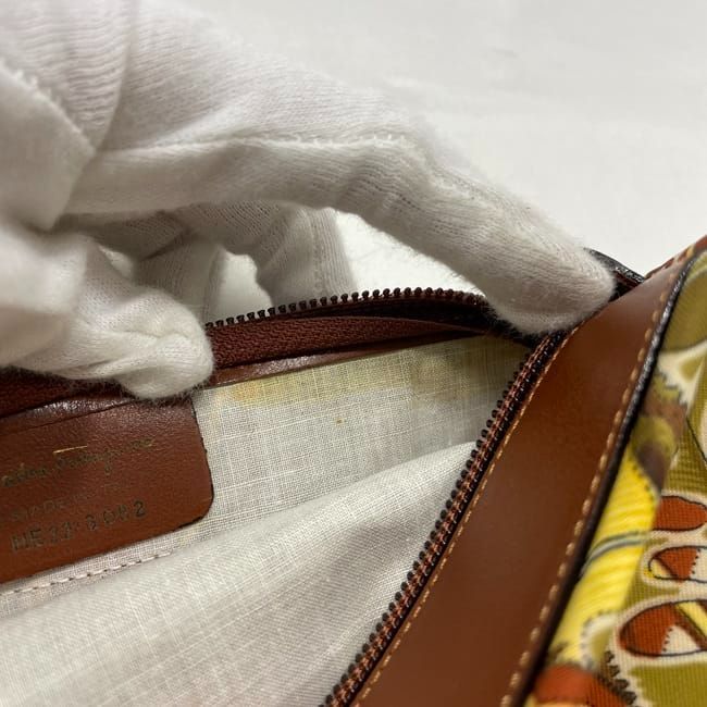 サルヴァトーレフェラガモ ポーチ レザー 本革 ブラウン ゴールド ケース 楽天市場】サルヴァトーレ フェラガモ Ferragamo ヴァラ ポーチ