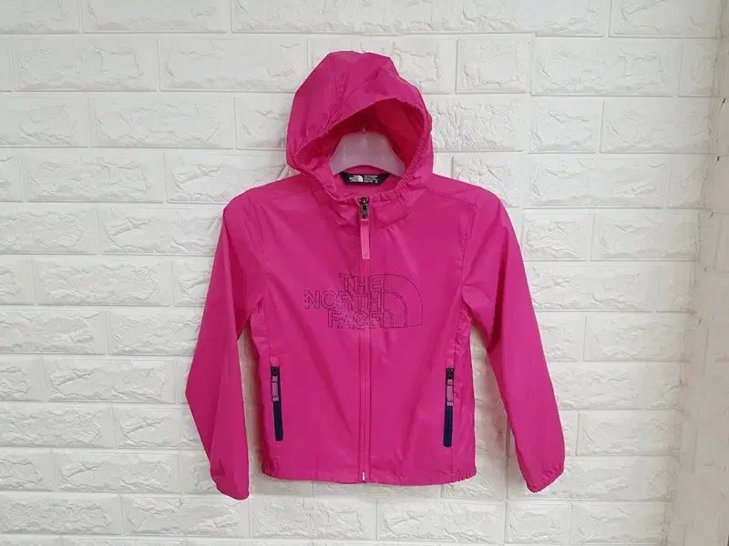 得価，大人気 THE NORTH FACE ザノースフェイス ウィンドブレーカー アウター キッズ 110 (女の子 5 6歳) その他