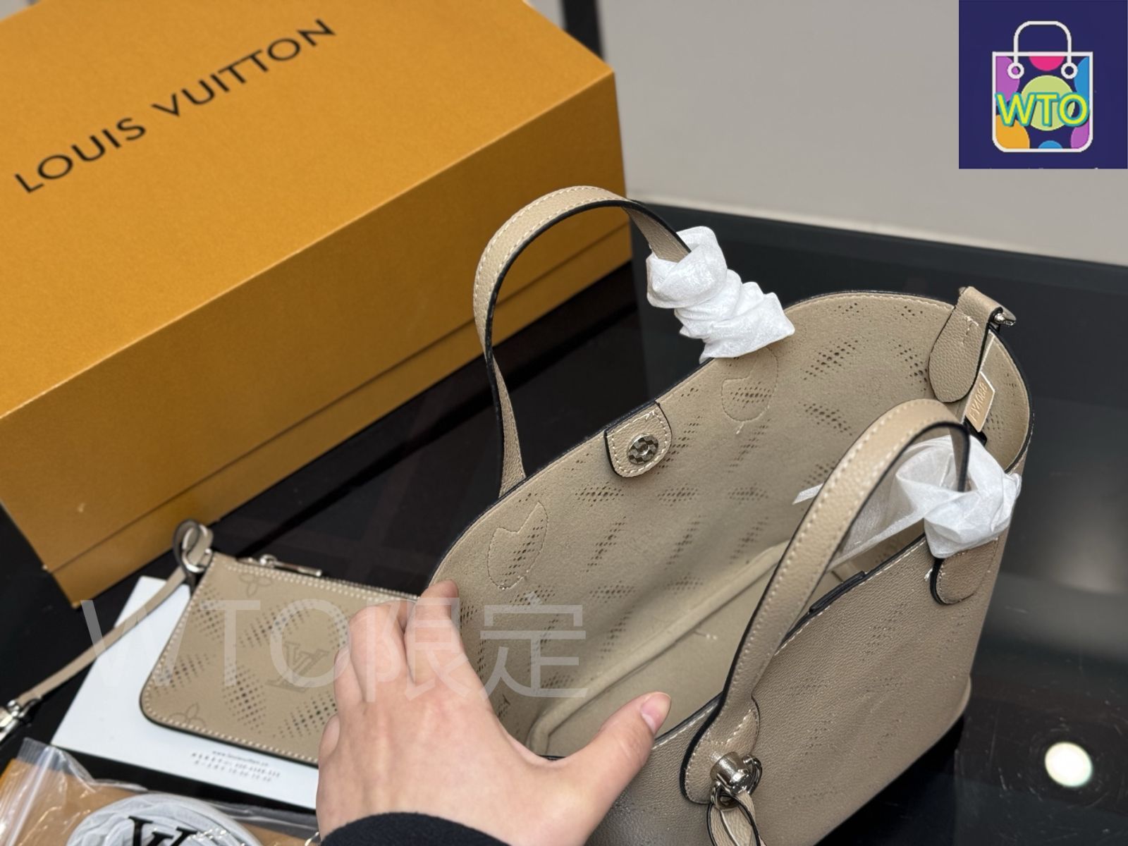 今日特価】Louis Vuitton Moon Goddess Bucket Bag