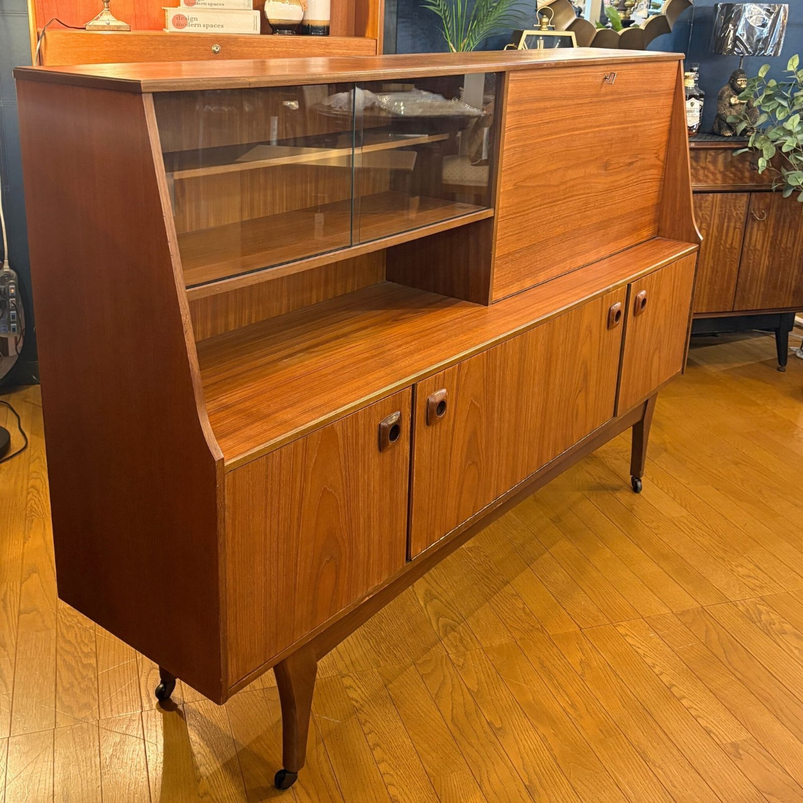 展示品　北海道 旭川家具　河本家具　照明付　キュリオケース　飾り棚　キャビネット 展示品 北海道 旭川家具 河本家具 照明付 キュリオケース 飾り棚