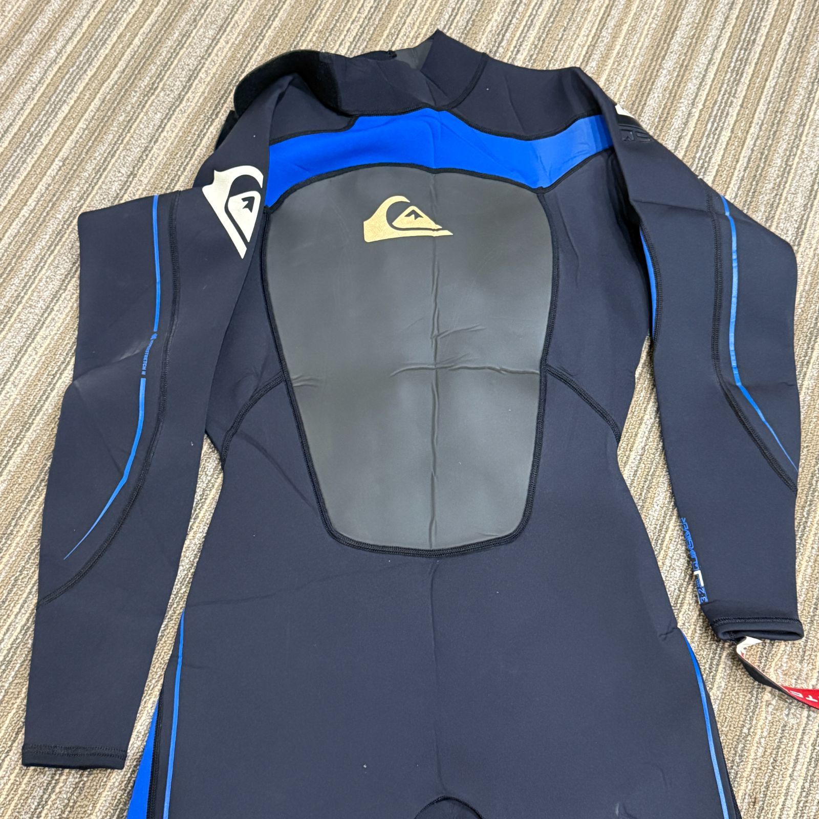 【新品】クイックシルバー ウェットスーツ 3/2mm 41800円 送料込 新品】クイックシルバー ウェットスーツ 3/2mm 41800円 送料込