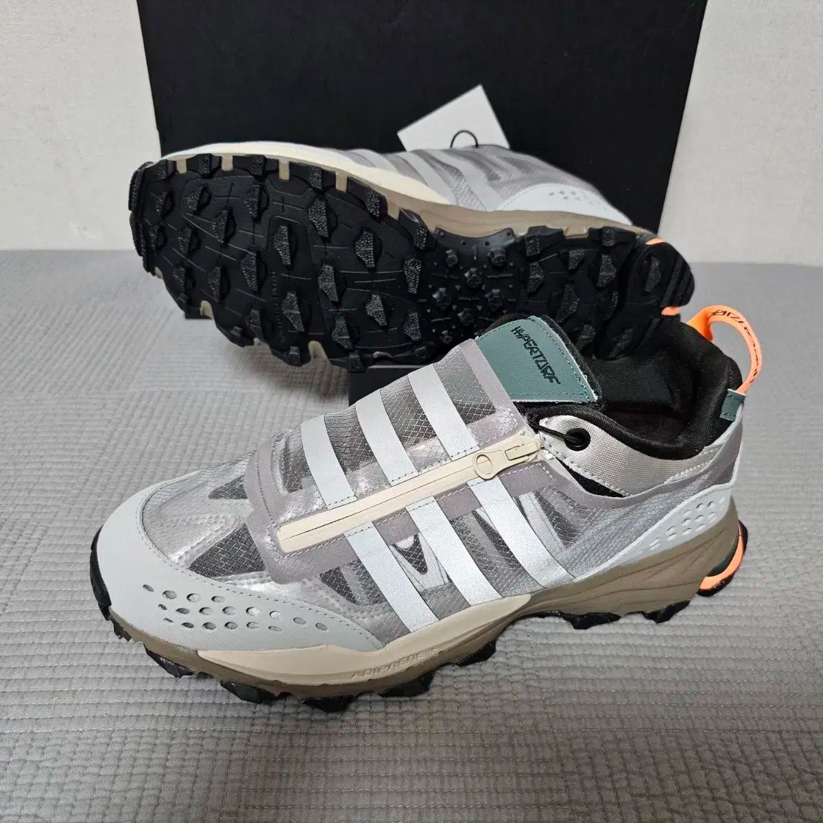 アディダス 防水 トレッキングシューズ ハイパー タフ シールド