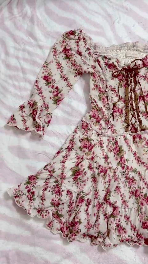 新品タグ付 希少 リズリサ オフショル ワンピ 花柄レース パワネ 姫ギャル 新品タグ付 希少 リズリサ オフショル ワンピ 花柄レース パワネ 姫