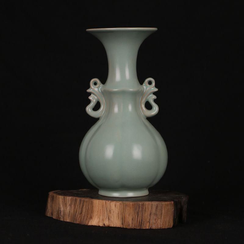 北宋汝窯青釉瓜稜双耳瓶  景徳鎮 陶磁器 装飾品 工芸品 美術品 置物 北宋汝窯青釉瓜稜双耳瓶 景徳鎮 陶磁器 装飾品