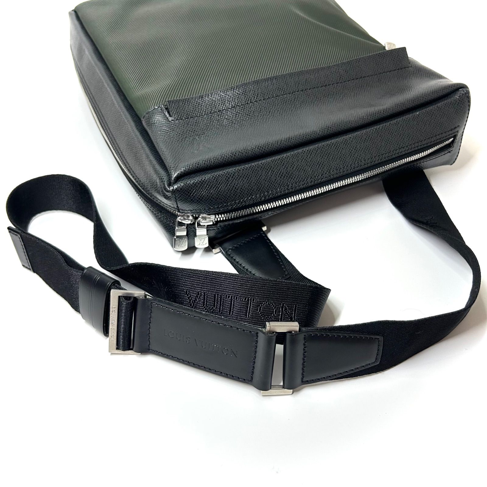 こぐまーくルイヴィトン タイガ ベルーガ M30912 ショルダーバッグ