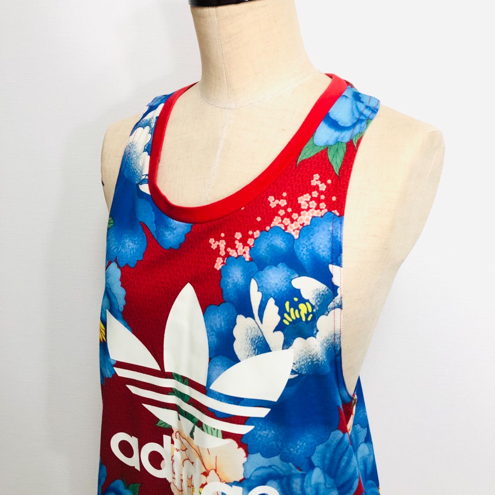 adidasタンクトップ 花柄 - ウェア