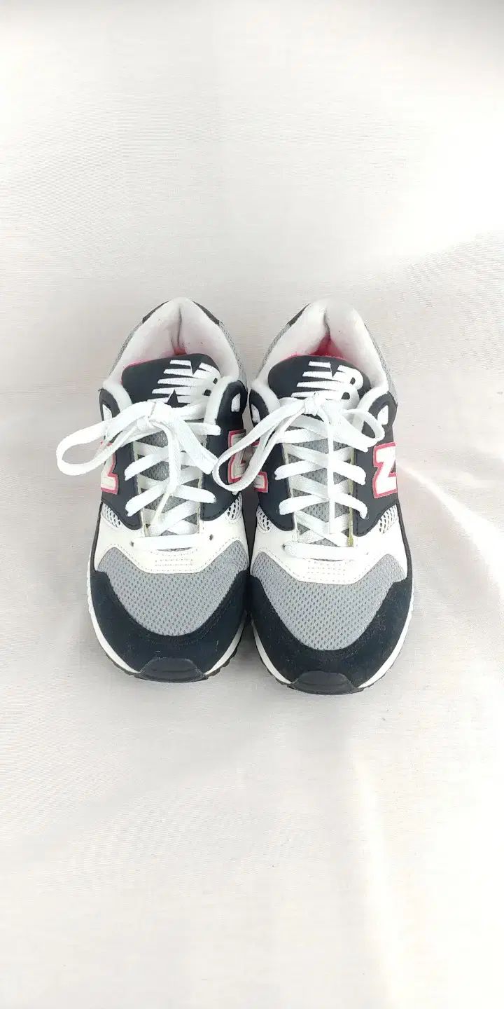 【雷市場（ポンジャン）商品韓国直送】 230 New Balance(ニューバランス) スニーカー