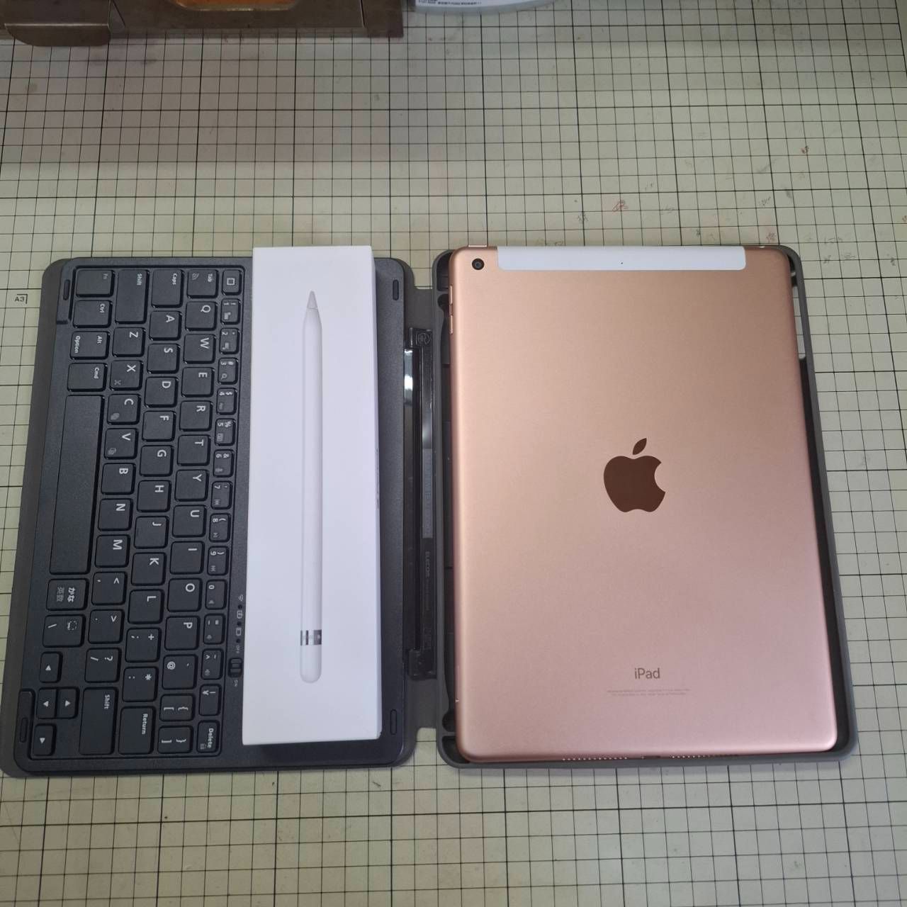 iPad (第8世代) Wi-Fi + Cellular 32GB ゴールド 【公式通販】