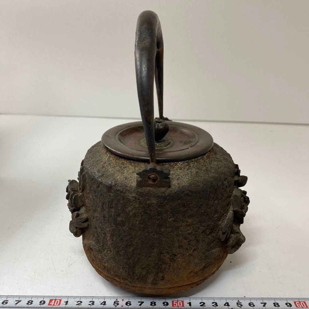 青龍堂 浮彫 薔薇鉄瓶 重さ1994g 東H5-0806 2Fトニオ WWW_IBETON_RU