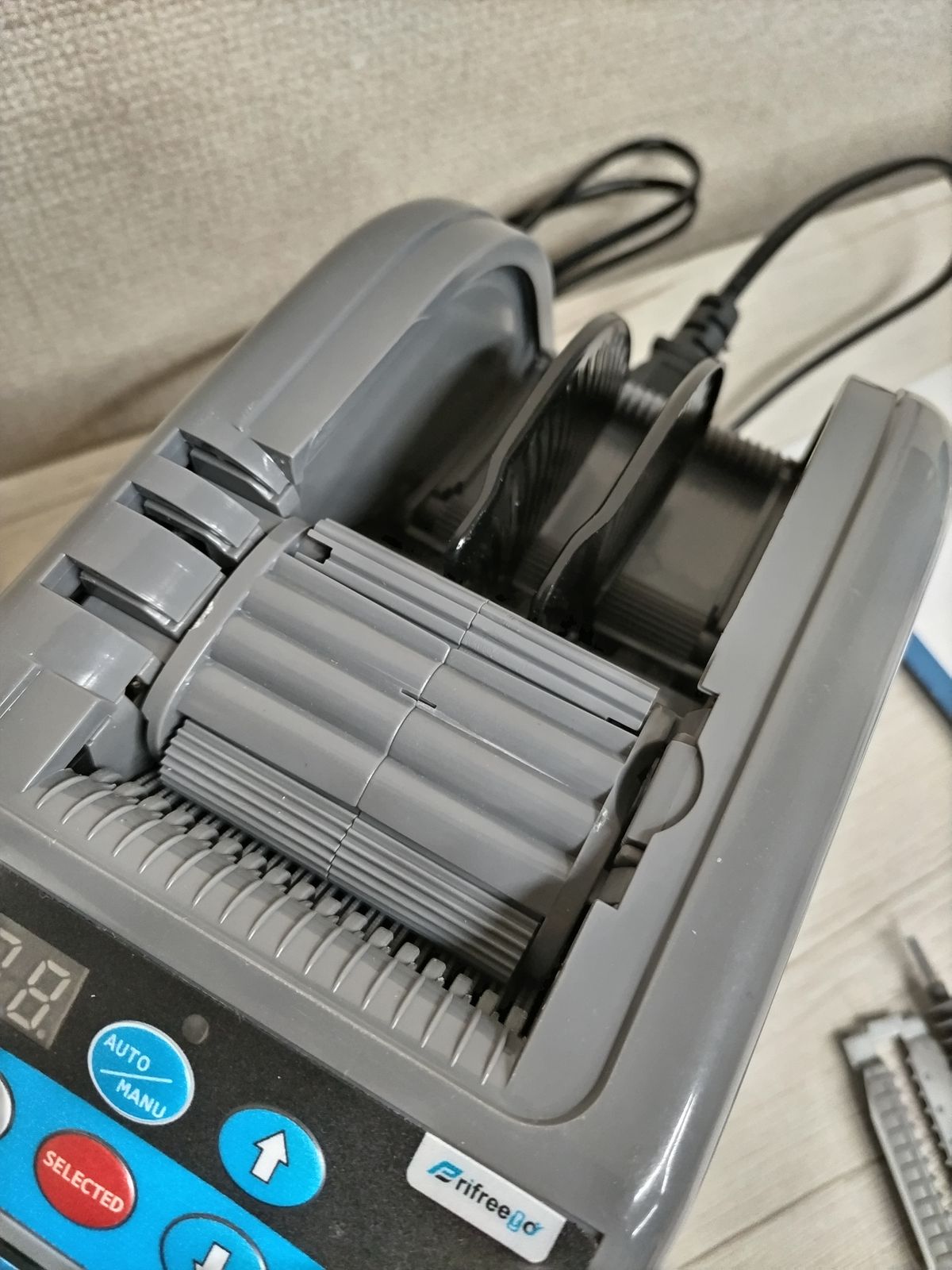 Frifreego 電動テープカッター
