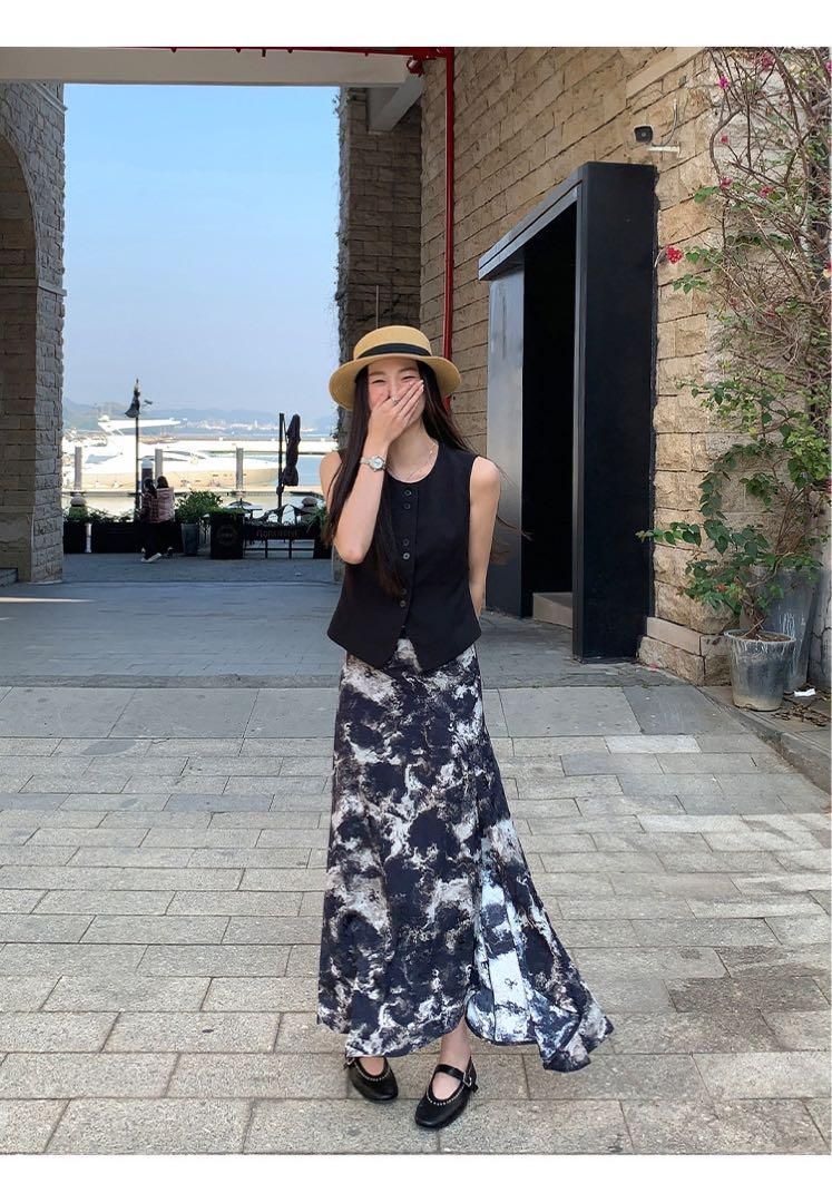 春のお出かけにぴったり♪花柄×スリットロングスカート