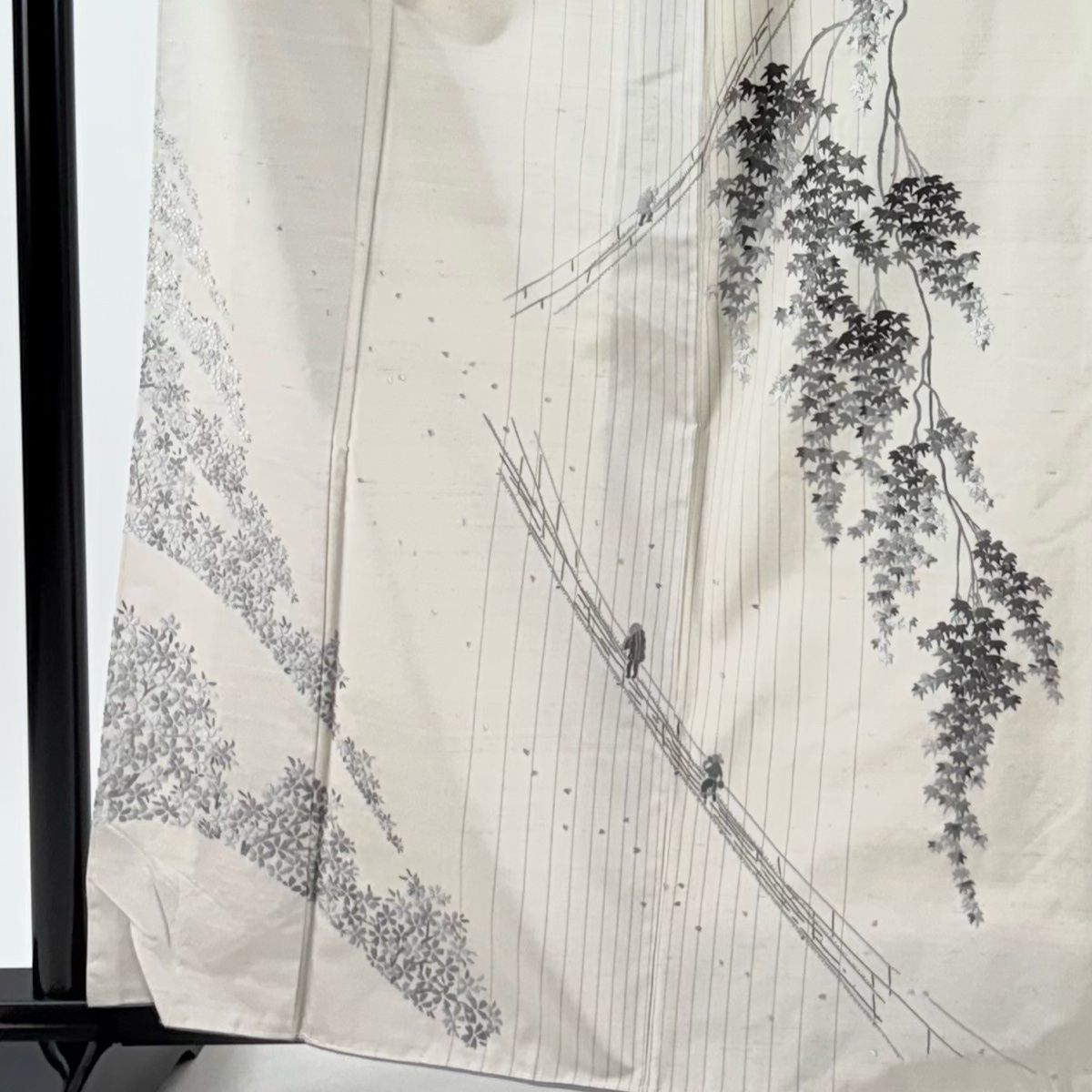 付下げ 身丈162cm 裄丈67.5cm L 袷 紬地 桜 人物 刺繍 灰茶 正絹