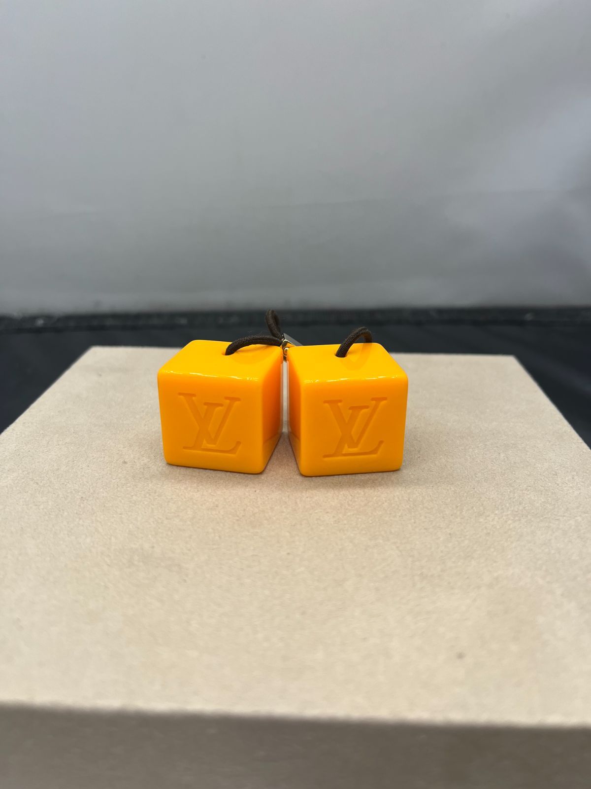 ルイヴィトン ヘアゴム キューブ B25083104