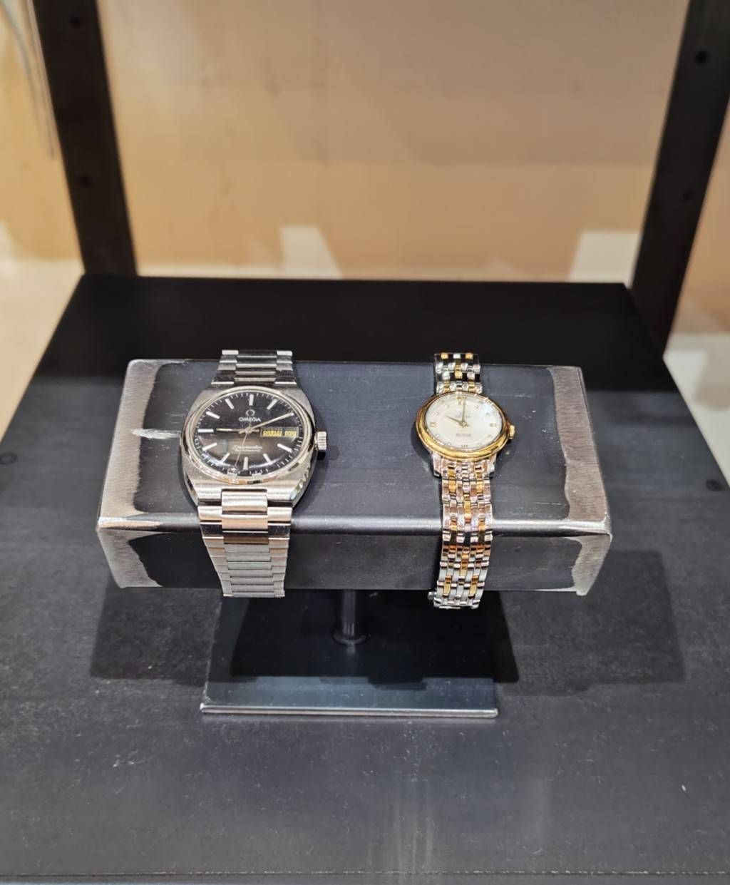 腕時計 スタンド 2本 おしゃれ ウォッチスタンド アイアン　シンプル　腕時計スタンド　ダブル　頑丈　重厚感