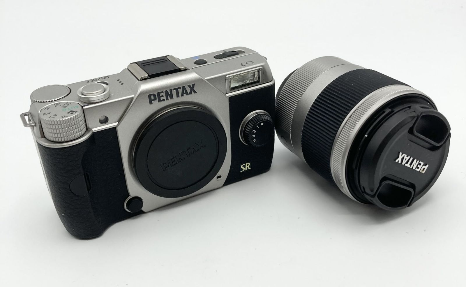 PENTAX Q7 ダブルズームキット [シルバー] - カメラ、光学機器