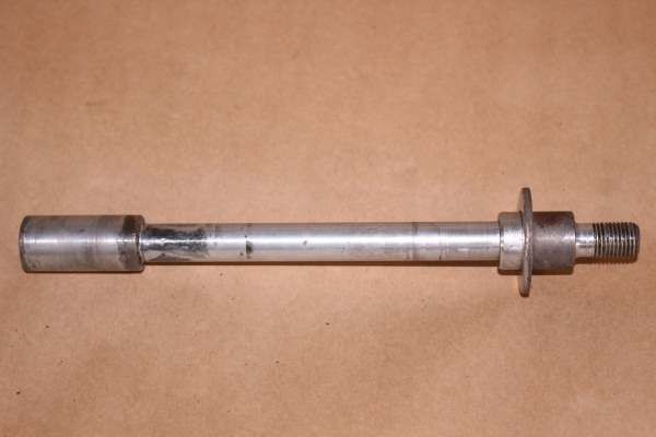 スズキ バンディット250 GJ74A フロントアクスルシャフト S196-23