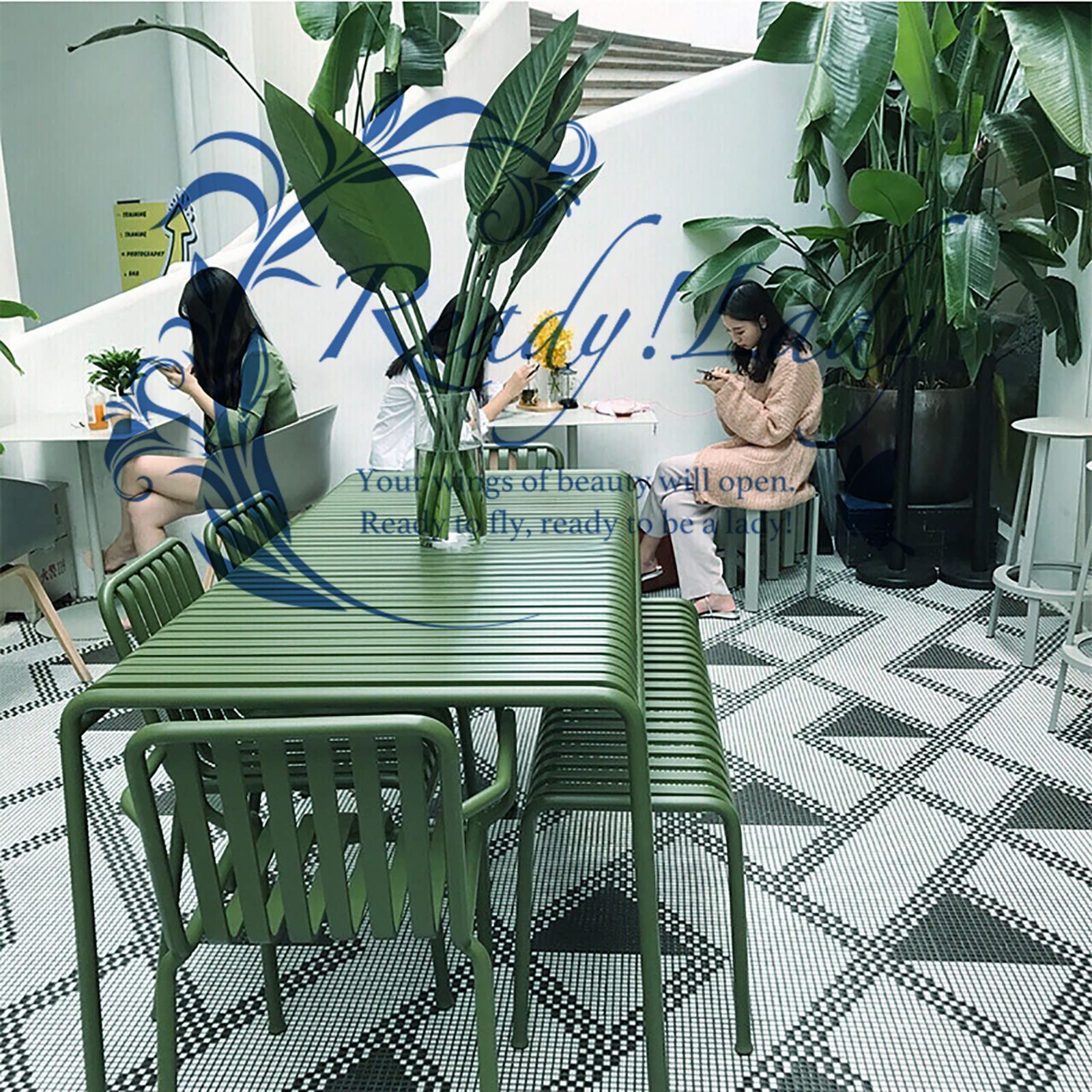 【展示品極美品】トリビュ ラウンジチェア２脚 サイドテーブル セット 展示品極美品】トリビュ ラウンジチェア2脚 サイドテーブル セット