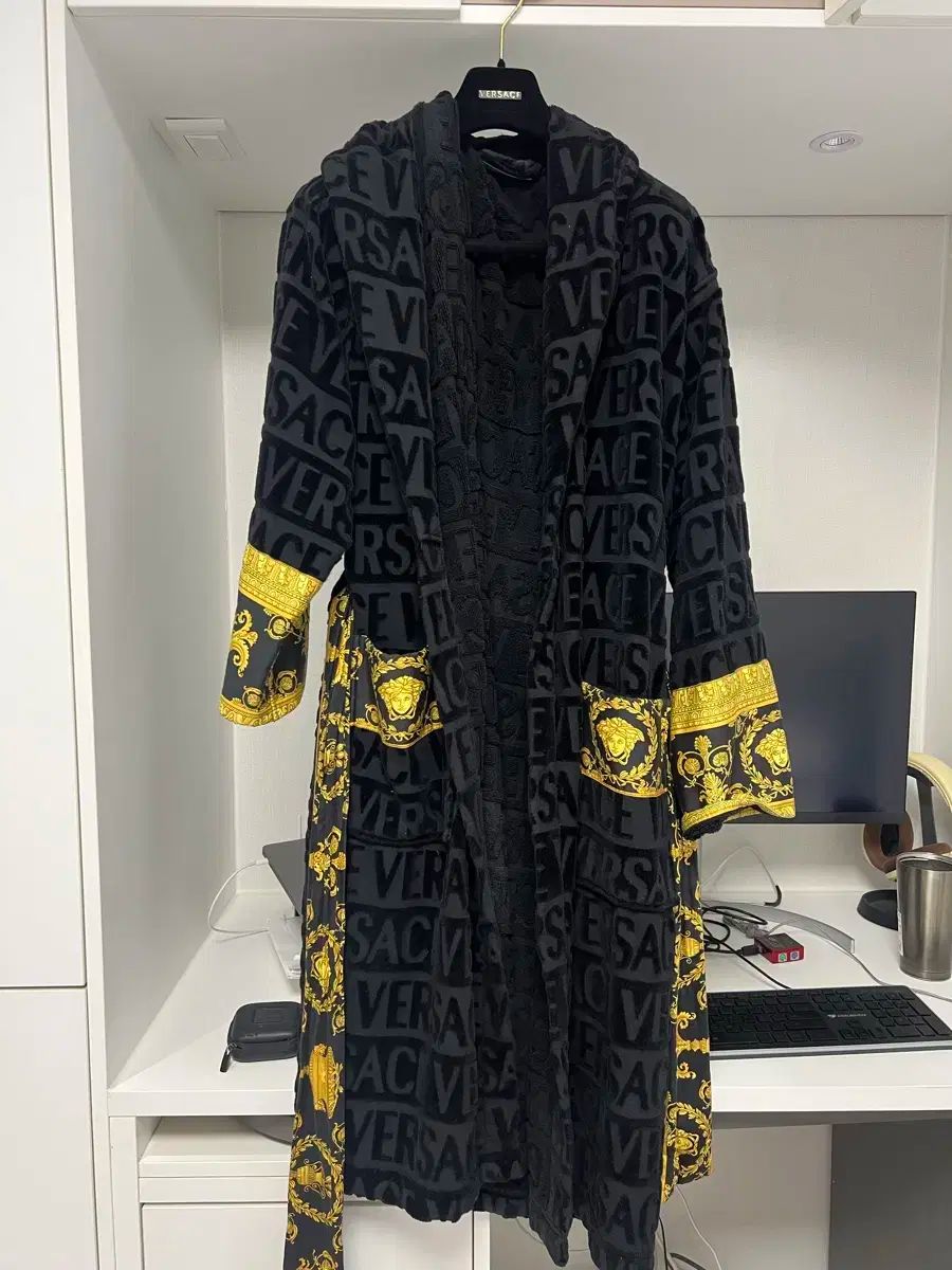 24SS|服掛け含む ヴェルサーチェ ブラック ガウン