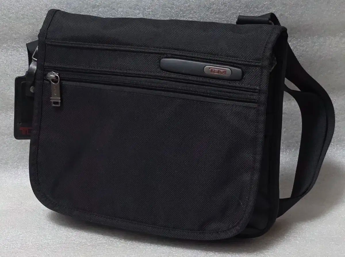 トゥミ TUMI スモール フラップ クロスボディーバッグ メッセンジャー クロスショルダ―バッグ 223105D4