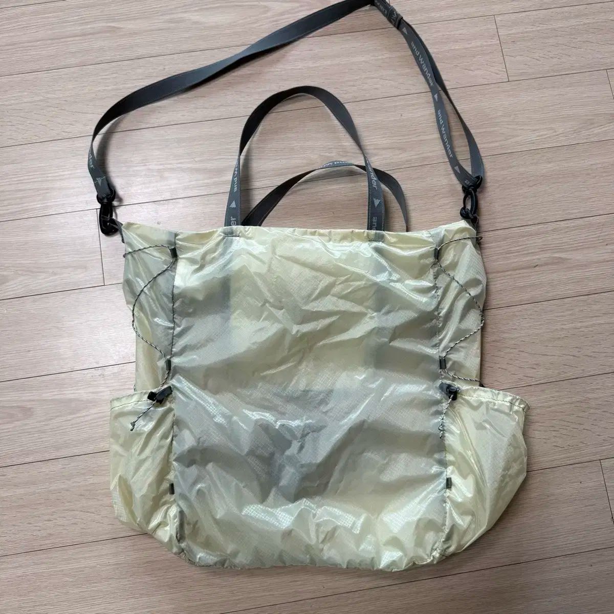 and wander アンドワンダー スレッド トートバッグ オフホワイト 販売