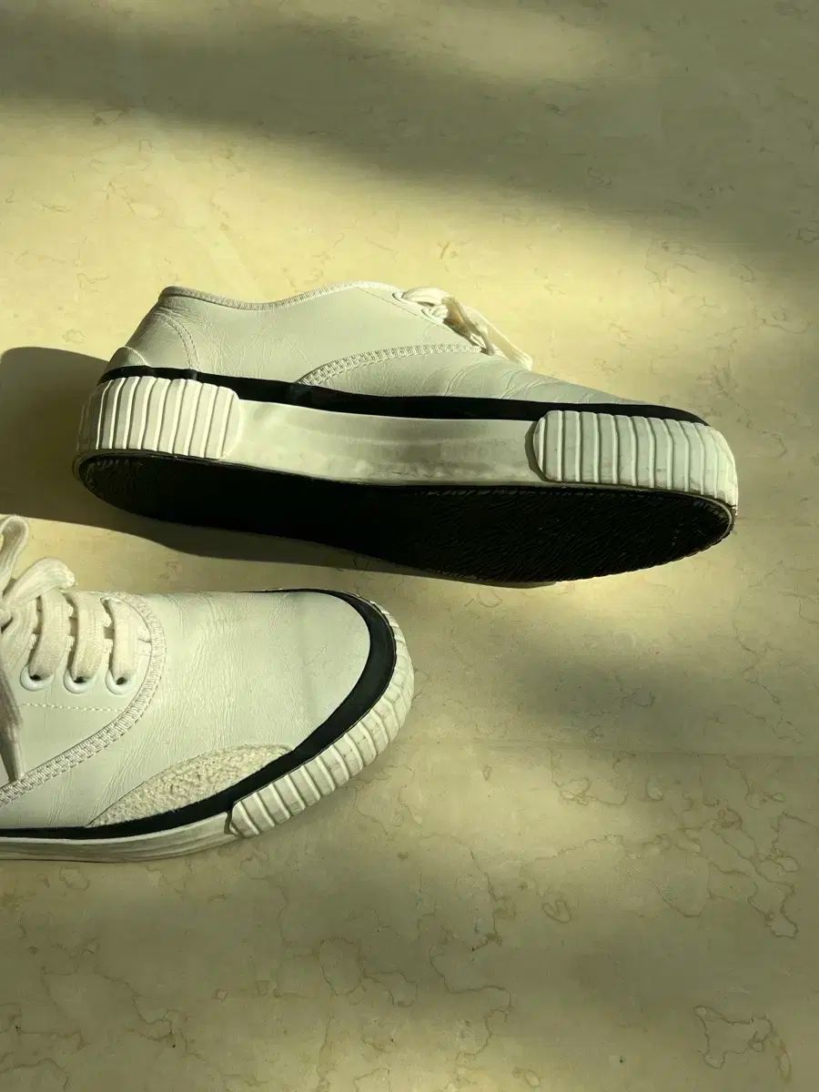 最終値下！ジュリアン デビッド 白 スニーカーズ 250 甲高対応
