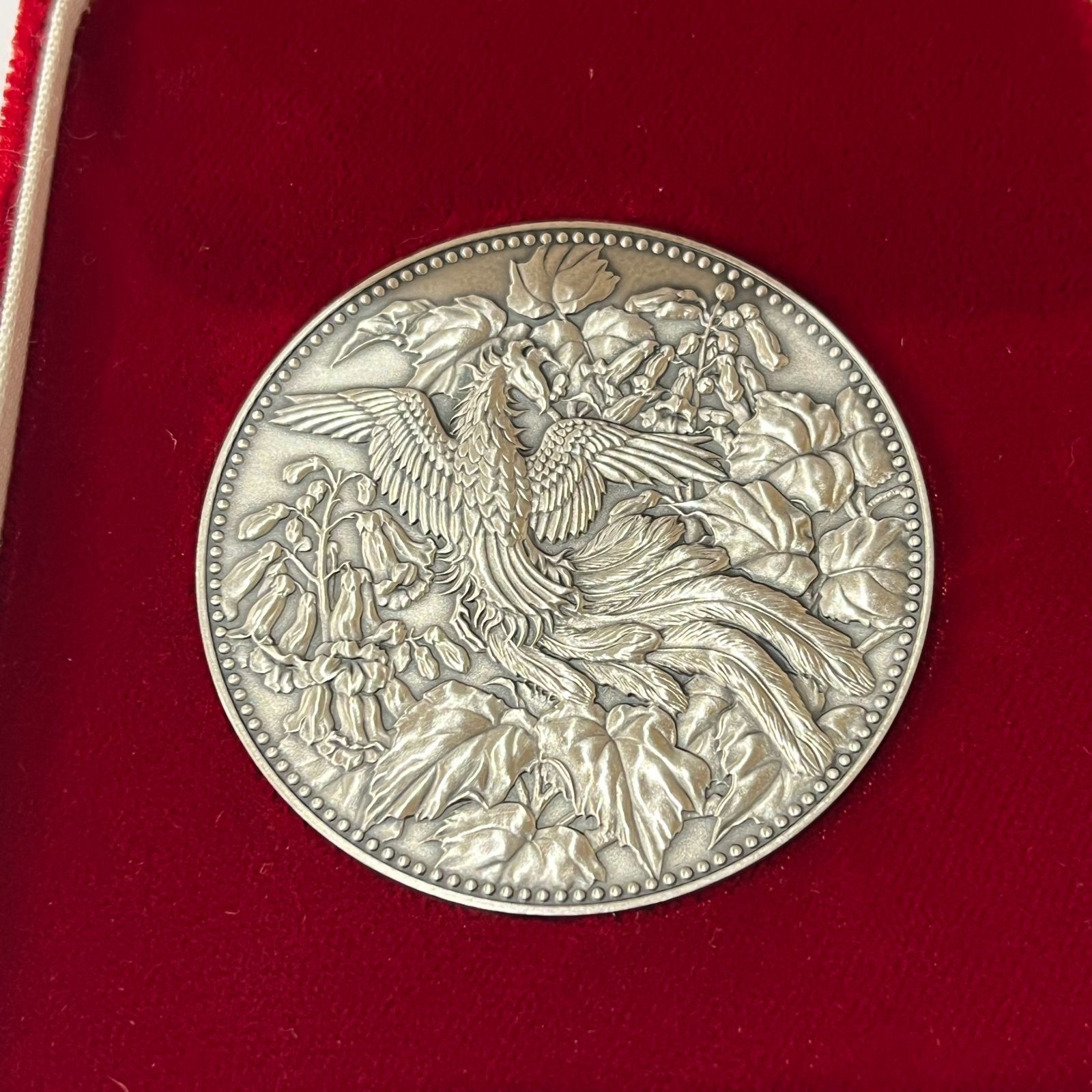 中古○1982年発行○ 500円白銅貨幣発行記念 純銀メダル 126g