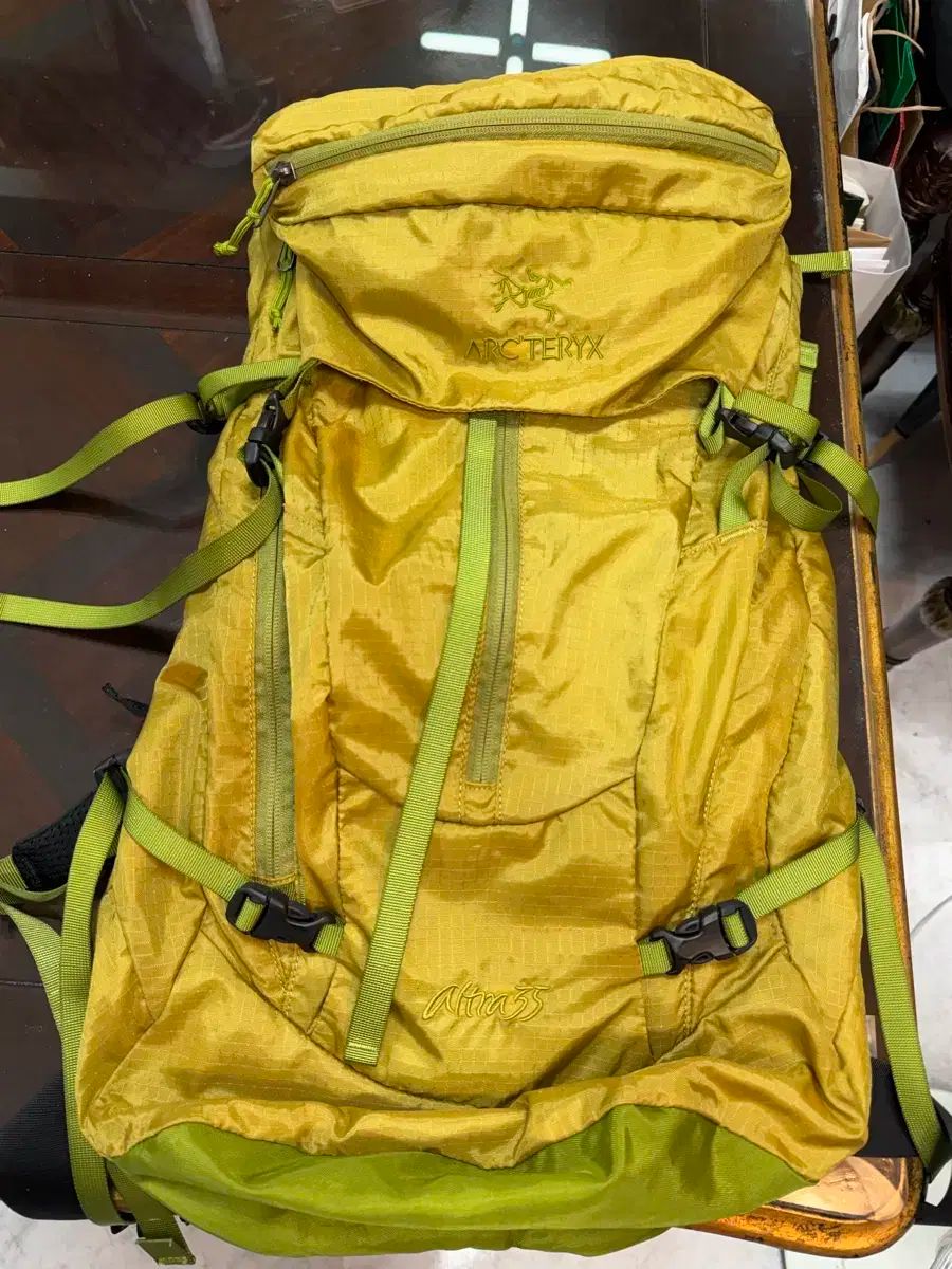 ARC TERYX アークテリクス 正規品 ALTRA35 スタイリッシュなバッグ 35Lなので