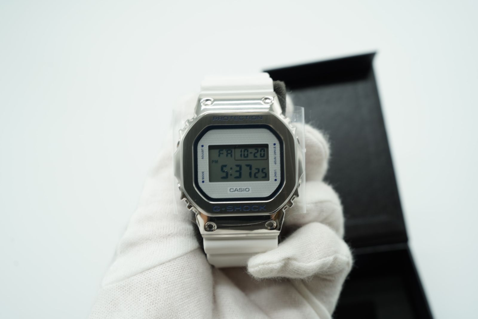 カシオ　Gショック　GM-5600LC-7JF 未使用品 Amazon.co.jp: [カシオ] 腕時計 ジーショック 【国内正規品