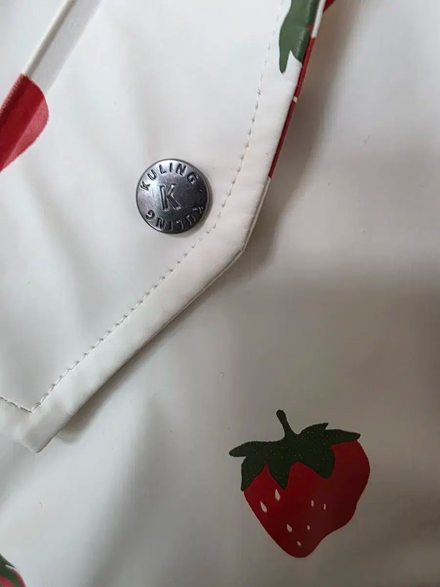 kuling いちご柄レインジャケット