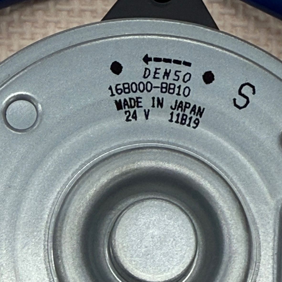 DENSO デンソー コンデンサーファンモーター いすゞ ギガ 168000