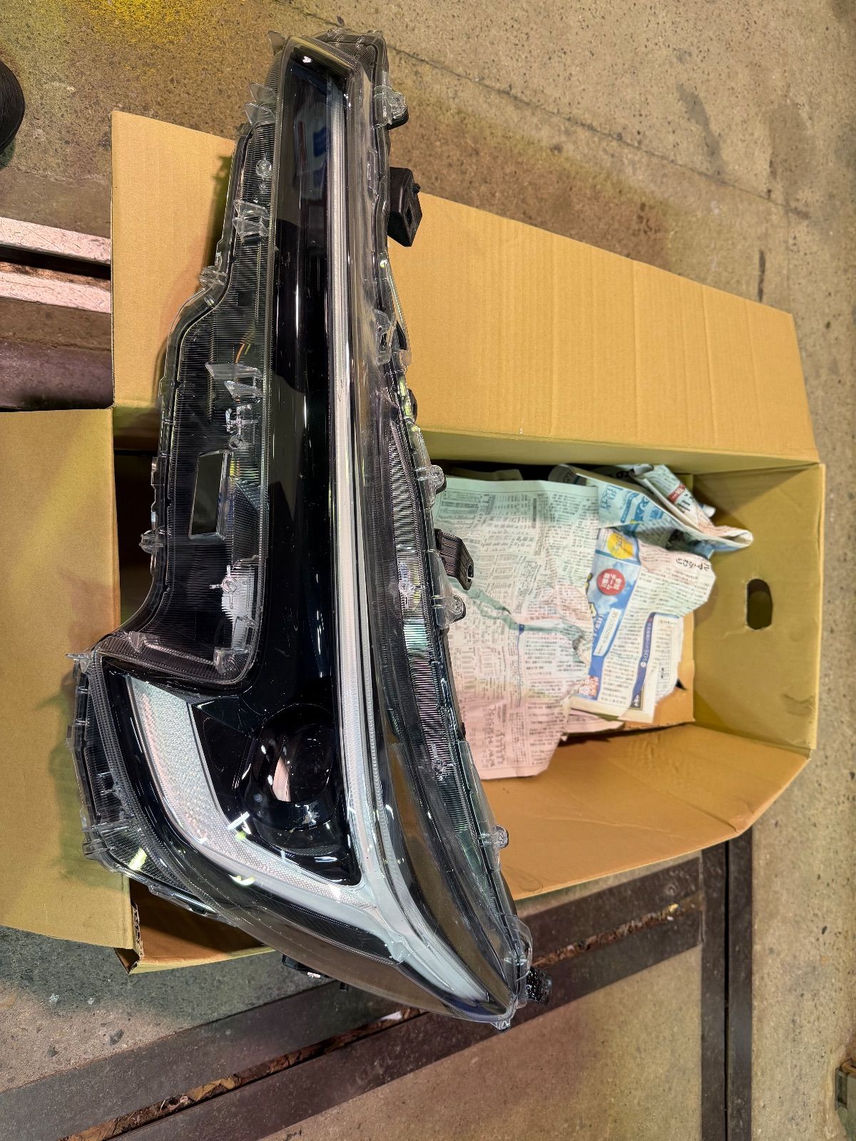 カローラーツーリング ヘッドライト左