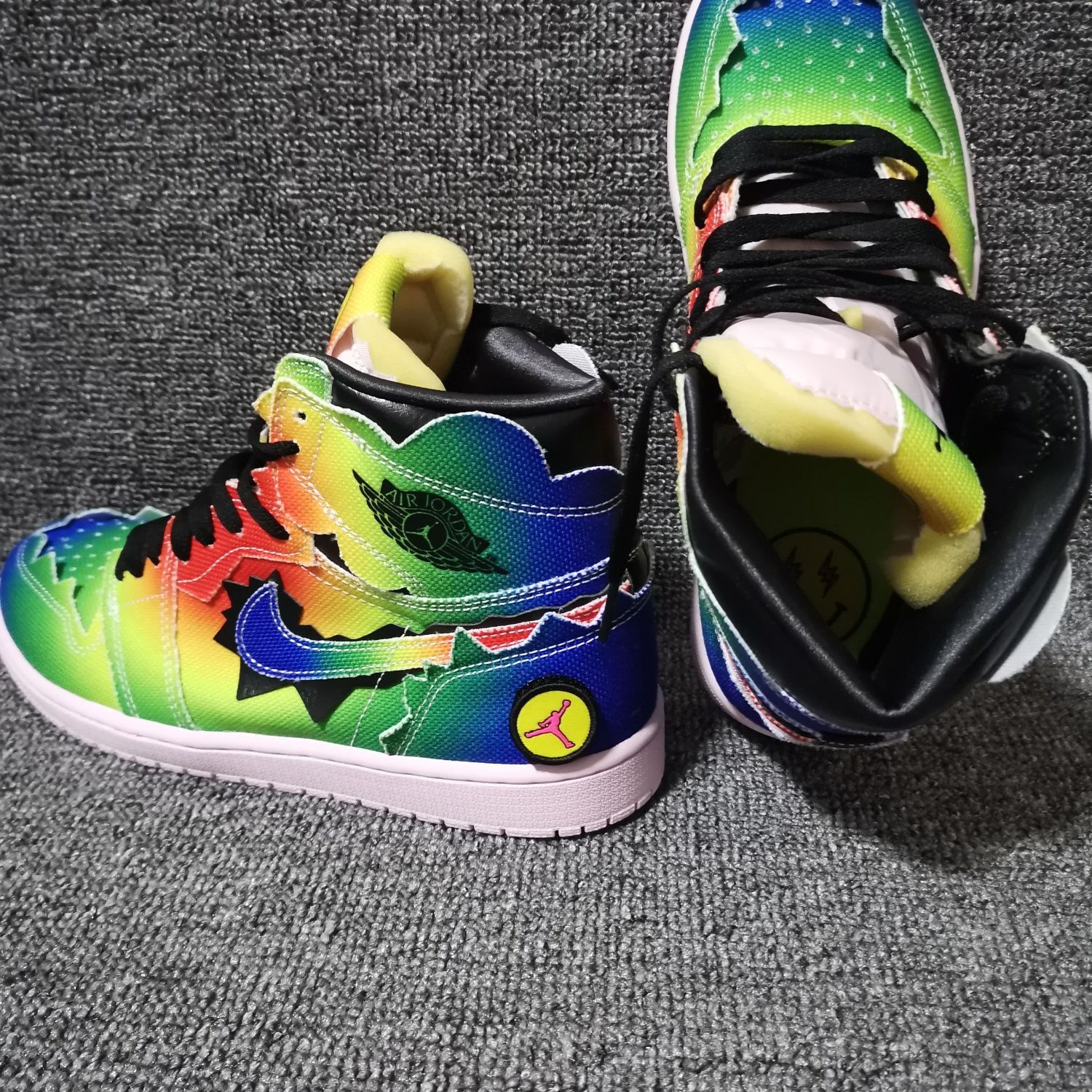 ナイキ エアジョーダン 1 レトロ ハイ J.バルヴィン】NIKE AIR JORDAN 1 HIGH OG J BALVIN  multi-color/multi-color-black dc3481-900 J.バルヴィン マルチ スニーカー AJ1 - メルカリ