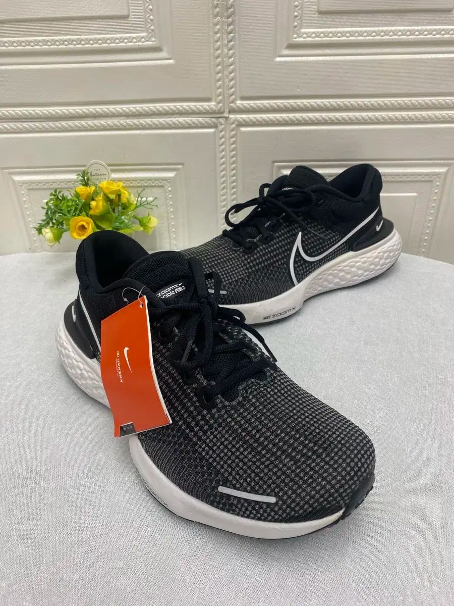 NIKE ナイキ Zoomx インヴィンシブル ラン フライニット スニーカー