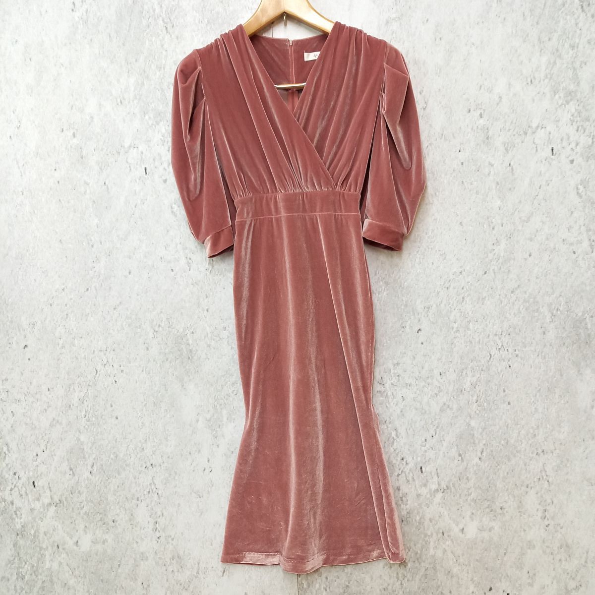 Ayla ドレス ワンピース ベロア velvet dress Ayla（アイラ）の「velvet cross dress（ワンピース）」 - WEAR
