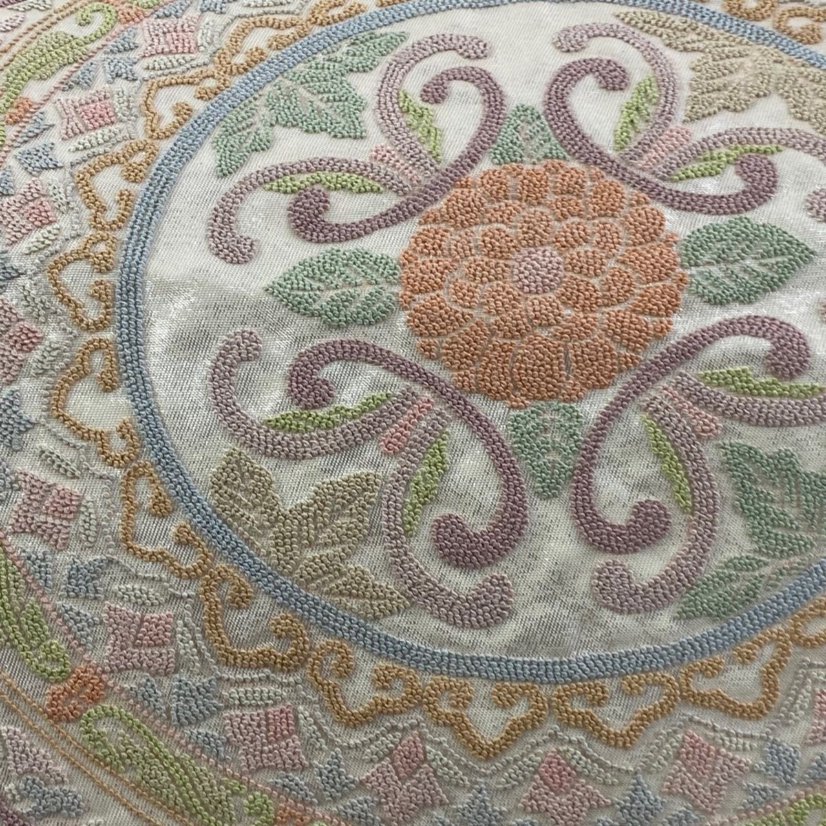 袋帯 秀品 華文 草花 相良刺繍 箔 ベージュ お太鼓柄 正絹