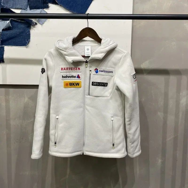 横浜ベイスターズ ブルーネイビー フリース ジップアップ 長袖ウェア