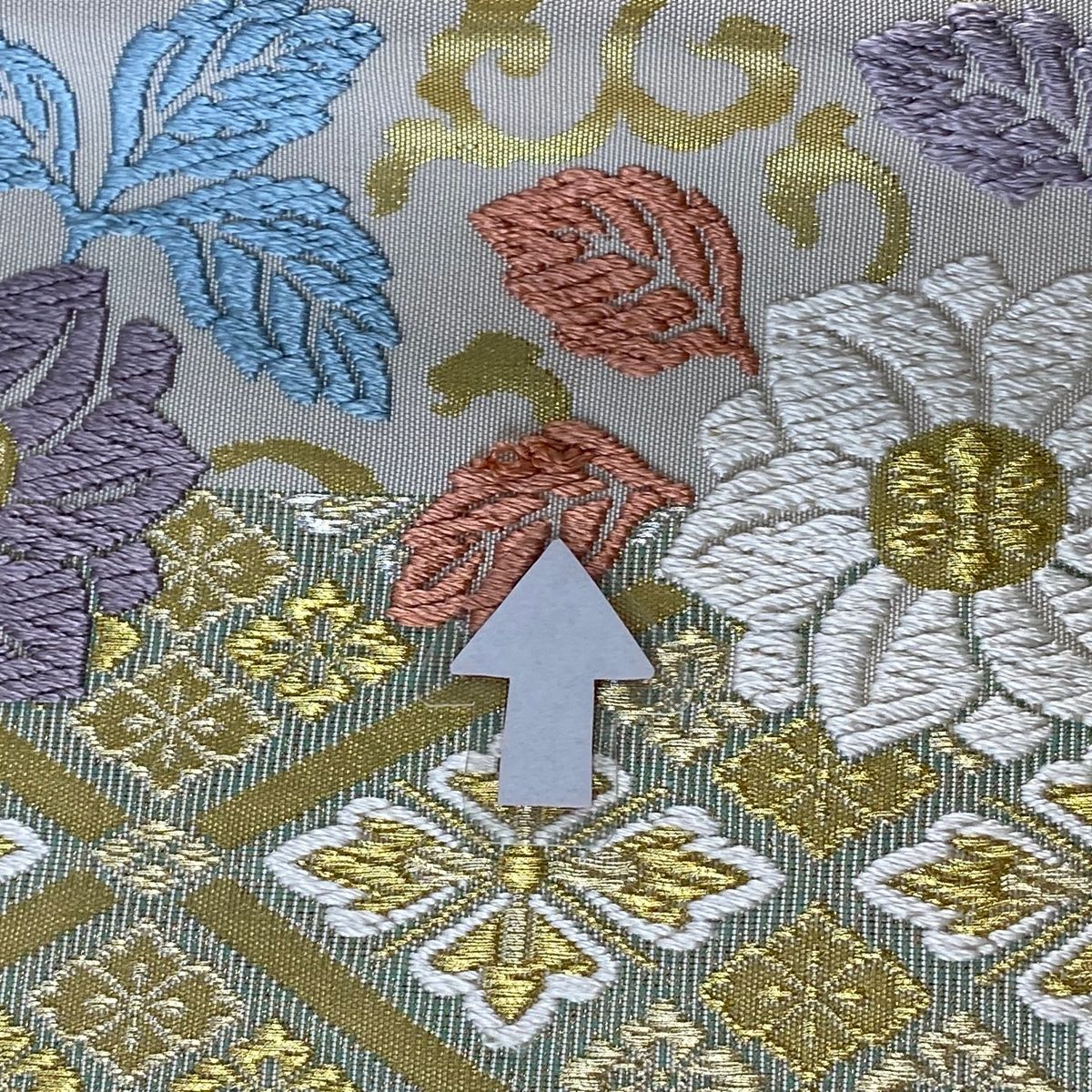 袋帯 美品 名品 花唐草 花菱 唐織 金糸 灰白 六通 正絹 【中古 