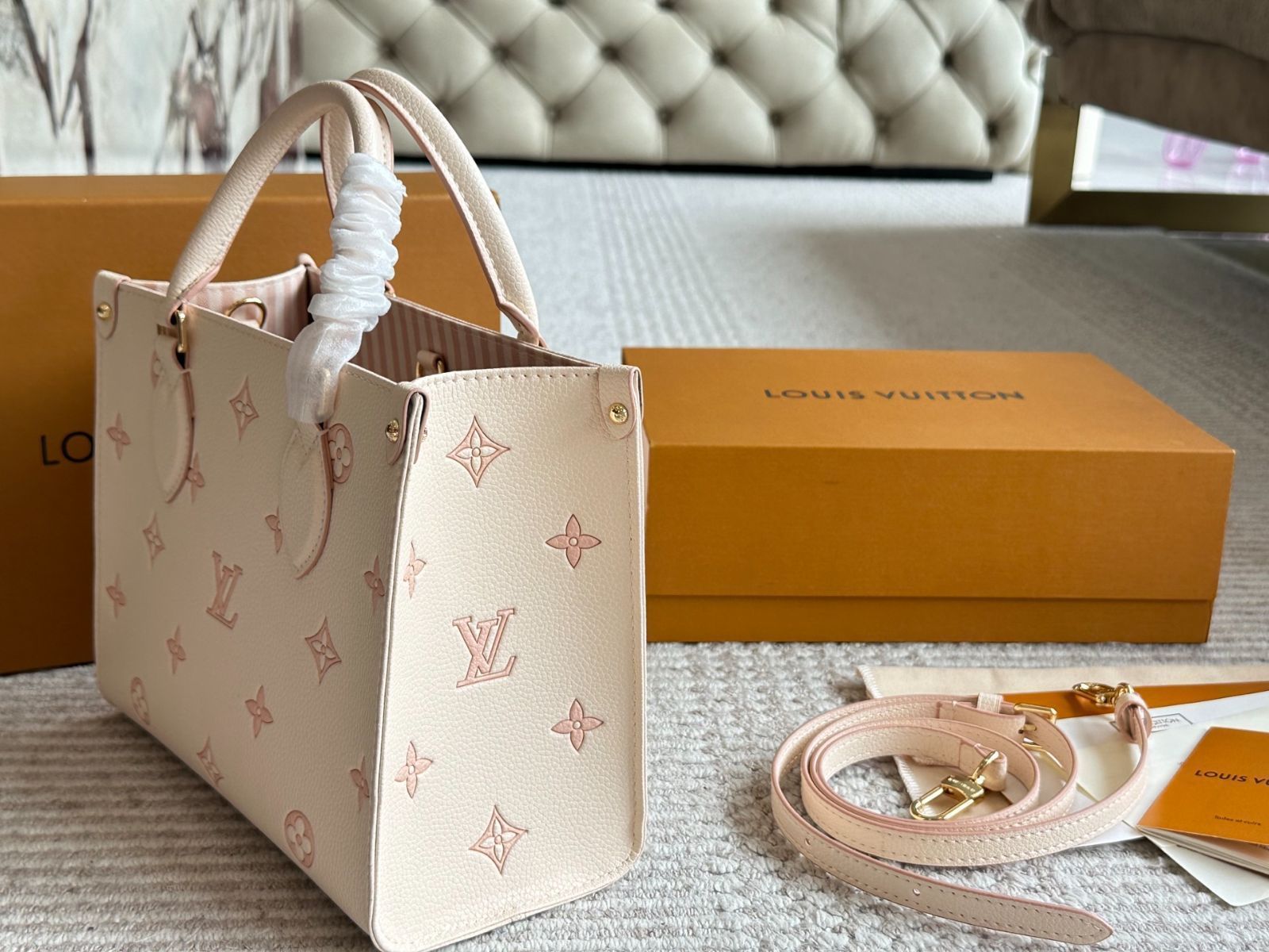 【フェミニン感溢れる】LOUIS VUITTON★OnTheGo トートバッグ LV Onthego ルイヴィトントートバッグコピーLOUIS VUITTON新作