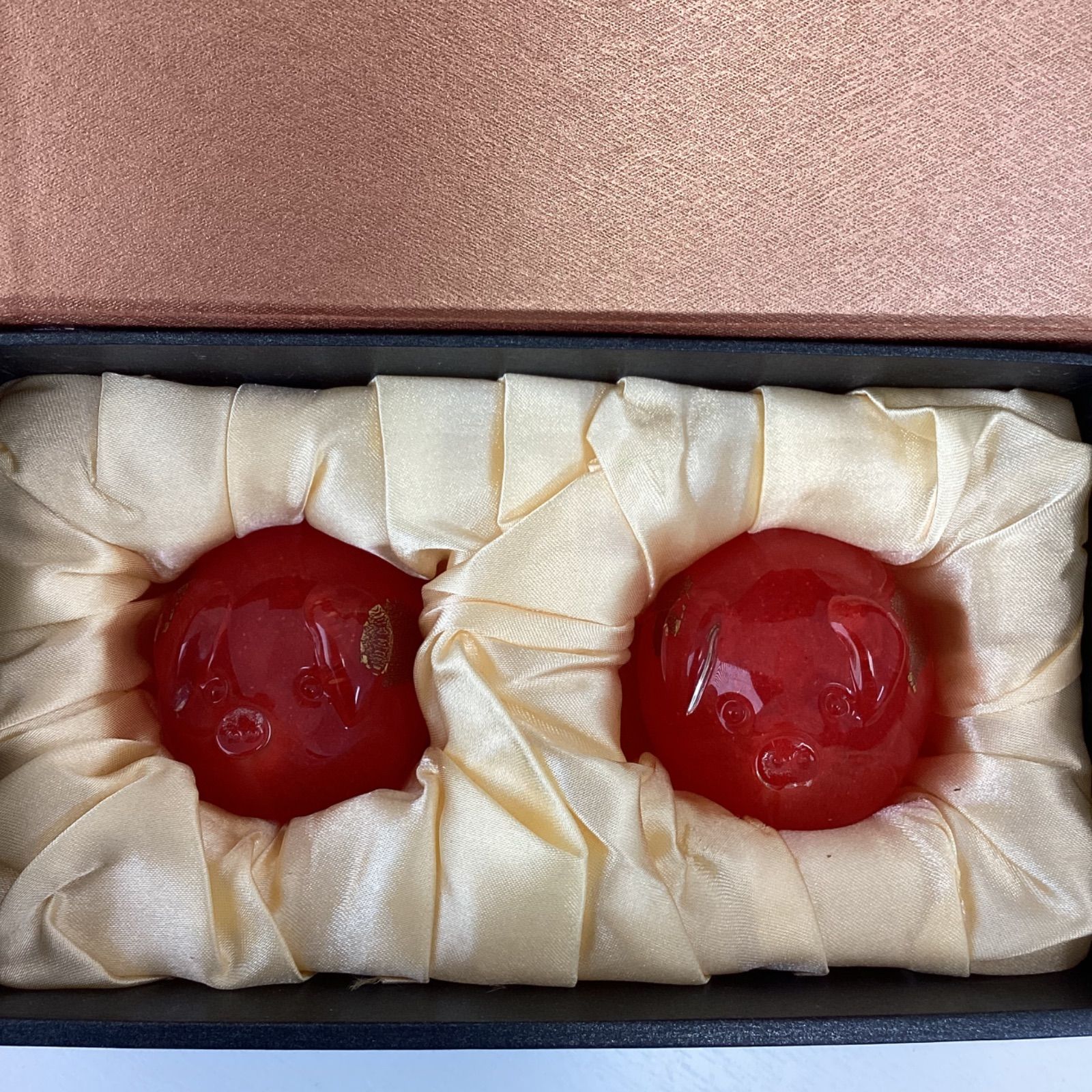 ガラス工芸品赤い豚の置物台湾 - メルカリ